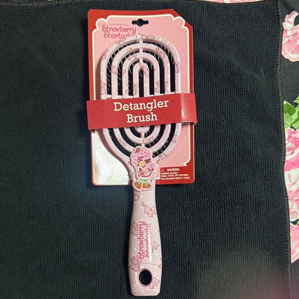 NEW Strawberry Shortcake Pink Detangler Brush